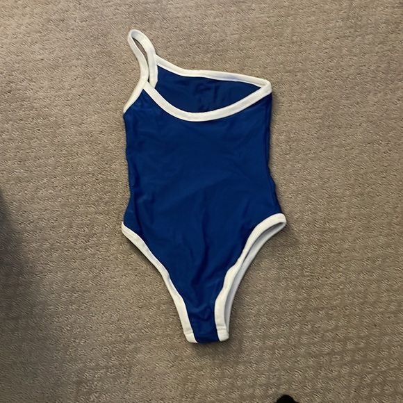 Aerie one shoulder swimsuit - Picture 3 of 4